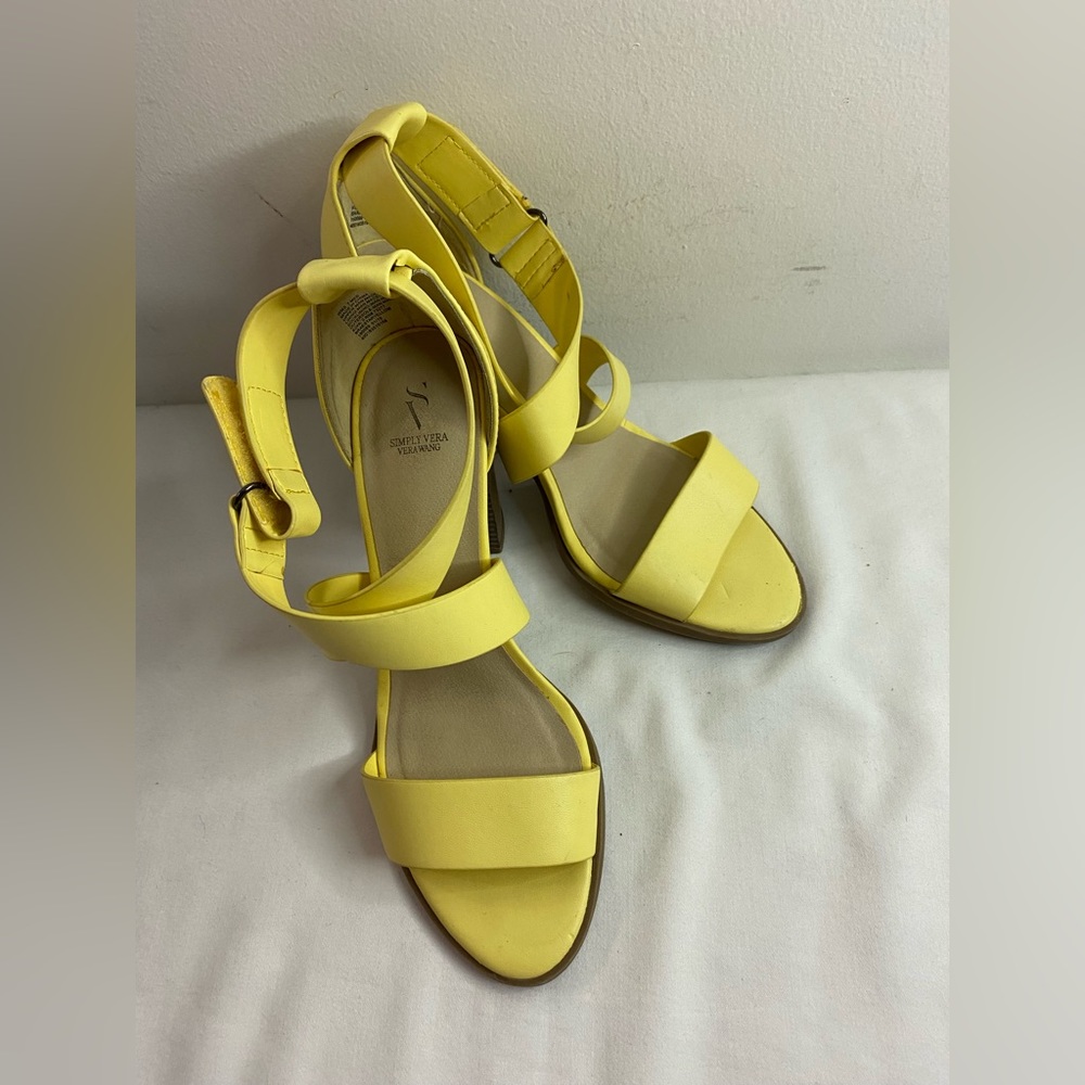 Simply Vera Vera Wang  Yellow Strapped Heels Women’s Size 7